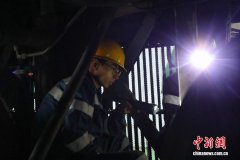 <strong>青藏铁机车“4S店”：二十载悉心养护高</strong>